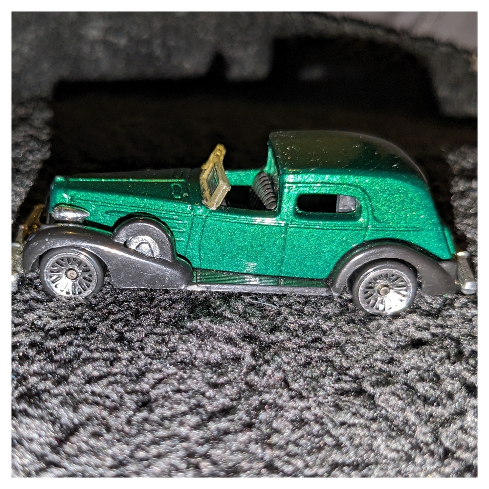 Hot Wheels 1935 Cadillac in Metalflake Green